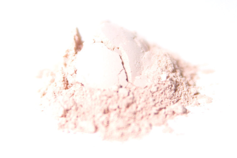 Vegan Mineral Foundation // Ivory // Pale Cool Pink